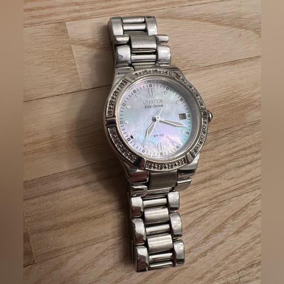 Citizen Eco Drive Ladies Watch Genuine Diamonds Mother of Pearl Dial Date Window - Picture 4 of 11